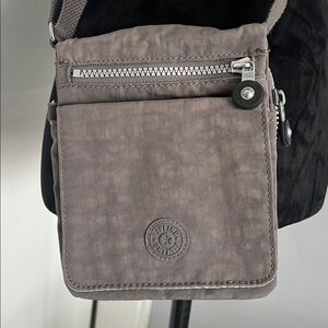 Kipling El Dorado Multi-Zip & Pocket Crossbody